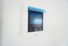 防犯性、セキュリティ対策に安心できるテレビモニター付きインターフォンです。セールスマン対策にもなり安心できます。