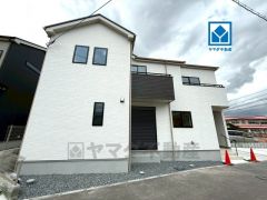 宮竹小学校すぐ＾＾歩1分。ららぽーと福岡(車5分/1.4ｋｍ)。西鉄とJRのWアクセス＾＾