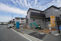 前面道路。南西側約9ｍ公道。