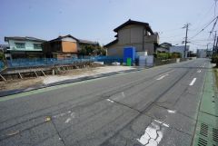 前面道路含む現地写真。