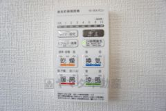 浴室暖房乾燥機には、暖房、乾燥、涼風、換気の4つの機能が付いています。タイマー付きです。換気・雨の日の洗濯も安心です＾＾