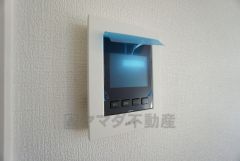 防犯はもちろん、セールスマン対策にもなるモニター付きインターホンです。