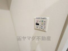 浴室暖房乾燥機には、暖房、乾燥、涼風、換気の4つの機能が付いています。タイマー付きです。換気・雨の日の洗濯も安心です＾＾