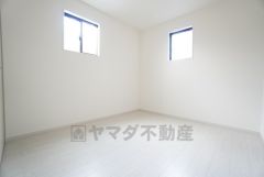 2面採光を確保した明るい室内は、風通しも良く、大変居心地の良い空間となっております。