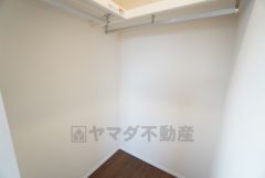 2階7.75帖洋室。広々ウォークインクローゼット付き＾＾ 2階全居室ハンガーパイプ付きのウォークインクローゼット完備で収納充実。