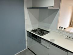 3種類の料理が同時に調理できる、3口ガスコンロ。忙しい夕食の支度時間が短縮できて効率よくお料理が楽しめます。