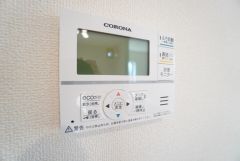 おいだき機能つきなのでお風呂に入る時間が異なるご家庭には嬉しいですね。ボタン一つで快適で便利な生活が＾＾