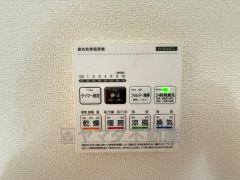 浴室暖房乾燥機には、暖房、乾燥、涼風、換気の4つの機能が付いています。タイマー付きです。換気・雨の日の洗濯も安心です＾＾