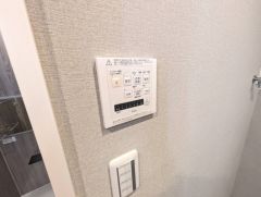 浴室暖房乾燥機には、暖房、乾燥、涼風、換気の4つの機能が付いています。タイマー付きです。換気・雨の日の洗濯も安心です＾＾