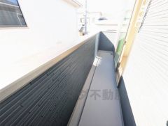 陽当たりの良いバルコニーです。お洗濯やお布団干しはもちろん、日光浴スペースにも＾＾足元は防水工事施工済です。 