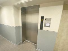 エレベーター完備で、毎日の移動もスムーズ。重い荷物やベビーカーの利用も安心です。買い物帰りなどに、上階でもラクに移動できますね＾＾