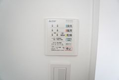 浴室暖房乾燥機付き＾＾梅雨の時期や花粉、PM2.5が酷いときなどの洗濯を干すのに重宝しそうですね＾＾