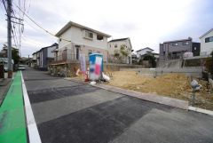 小学校まで徒歩10分圏内＾＾周辺にはコンビニ・スーパードラッグストア等があり周辺環境充実＾＾