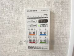 浴室暖房乾燥機には、暖房、乾燥、涼風、換気の4つの機能が付いています。タイマー付きです。換気・雨の日の洗濯も安心です＾＾