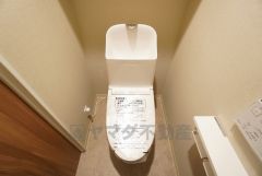 ウォシュレット、暖房便座、節電・節水機能など、使い勝手のよい高機能トイレです。