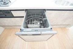 炊事時間を大幅に短縮できる食器洗浄乾燥機付き＾＾食器を洗う手間が減るので家族とのコミュニケーションの時間や自分の時間が増えますね。