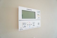 おいだき機能つきなのでお風呂に入る時間が異なるご家庭には嬉しいですね。ボタン一つで快適で便利な生活が＾＾