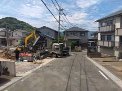 前面道路は北西側約5.9ｍの公道に面しています。