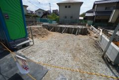 駐車スペースはゆとりある2台分を確保。マイカー用に、お客さま用に、余裕を持ってご利用いただけます＾＾