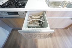 炊事時間を大幅に短縮できる食器洗浄乾燥機付き＾＾食器を洗う手間が減るので家族とのコミュニケーションの時間や自分の時間が増えますね。 