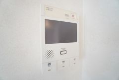 防犯性、セキュリティ対策に安心できるテレビモニター付きインターフォンです。セールスマン対策にもなり安心できます。