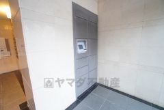 宅配ボックス付き。お仕事中や外出中などの不在時にも荷物が受け取れるのはとっても便利ですね＾＾セキュリティ面でも安心です＾＾