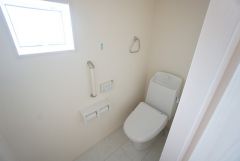 1階2階の2ヶ所にトイレがありますので、忙しい朝にも家族に気を使わず、ゆとりが生まれますね＾＾