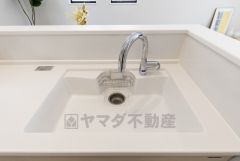 大きなお鍋も楽々洗える幅の広いシンクです＾＾