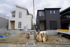 全2区画の新築戸建。右側が2号棟。