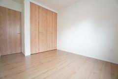 採光を確保した明るい室内は、風通しも良く、大変居心地の良い空間となっております。日当たりがよく、子供部屋としての利用もおすすめ。