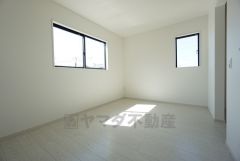 7.2帖。住む人のこだわりを活かす洋室＾＾ウォークインクローゼットもあり荷物もすっきり片付けられ、ゆとりのある暮らしが出来ます＾＾