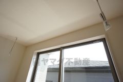 窓際に室内物干し付き＾＾雨の日や花粉の季節の洗濯も安心です＾＾