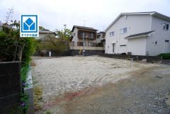 小学校近。春日小学校(歩3分)。歩5分圏にファミマ＆春日市役所西出張所＆西鉄バス「昇町交番前」停＾＾博多駅行