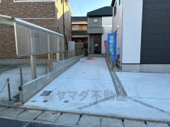 カースペースは2台付きです。マイカー用に、お客さま用にご利用いただけます。