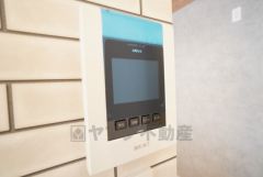 防犯はもちろん、セールスマン対策にもなるモニター付きインターホンです。お子さん1人での留守番時にも活躍しそうです。