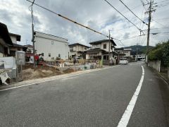 前面道路は北側約6.5ｍの公道に面しています＾＾ 道路幅が広いので駐車もラクラクできそうですね＾＾ 
