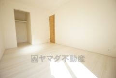 家具を選ばないナチュラルなフローリングとシンプルなクロスです＾＾