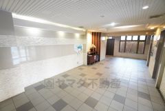 清掃の行き届いたきれいなエントランス。