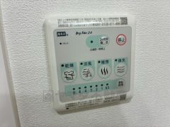 浴室暖房乾燥機には、暖房、乾燥、涼風、換気の4つの機能が付いています。タイマー付きです。換気・雨の日の洗濯も安心です＾＾