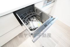 炊事時間を大幅に短縮できる食器洗浄乾燥機付き＾＾食器を洗う手間が減るので家族とのコミュニケーションの時間や自分の時間が増えますね。