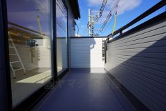 日当たり、風通し良好＾＾天気のいい日にはお布団もまとめて干せそうですね＾＾