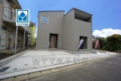 オール電化＾＾曰佐小学校(歩3分）＾＾歩6分圏に業務スーパー、マルキョウ、コスモス、幼・保育園、郵便局など周辺環境充実＾＾
