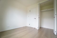 4.5帖洋室。 住む人のこだわりを活かす洋室。クローゼットには荷物をすっきり片付けられ、ゆとりのある暮らしが出来ます＾＾