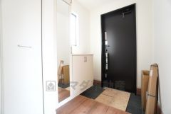 ご家族の靴をスッキリと片付けられるシューズボックス付きの玄関です＾＾スッキリと片付いた玄関は気持ちがいいです。