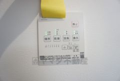浴室暖房乾燥機には、暖房、乾燥、涼風、換気の4つの機能が付いています。タイマー付きです。換気・雨の日の洗濯も安心です＾＾