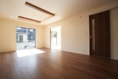 家族が集まる開放的なリビング。約20帖の大空間で毎日のお食事が楽しみです。思い思いの時間を過ごしたり、家族みんなで食事をしたり、素敵な団らんの場になりますね＾＾