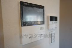 防犯はもちろん、セールスマン対策にもなるモニター付きインターホンです。お子さん1人での留守番時にも活躍しそうです。 