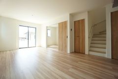 温かみのある雰囲気と、キッチンでの作業性を兼ね備え、家族の笑顔あふれる団らんのひと時をお過ごしいただける設計になっています。