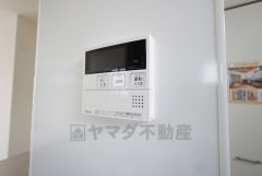 ボタン1つでラクラク操作できる給湯器リモコン。