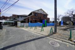 前面道路は北側約4ｍの公道に面しています。